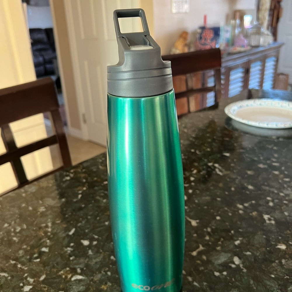 EcoVessel Shiny Green Bottle